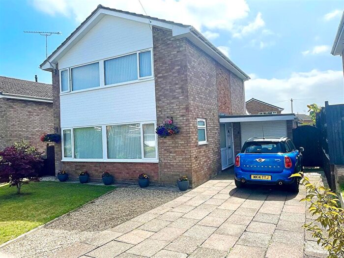 3 Bedroom Detached House For Sale In Yorke Avenue, Wrexham, Wrexham, LL13