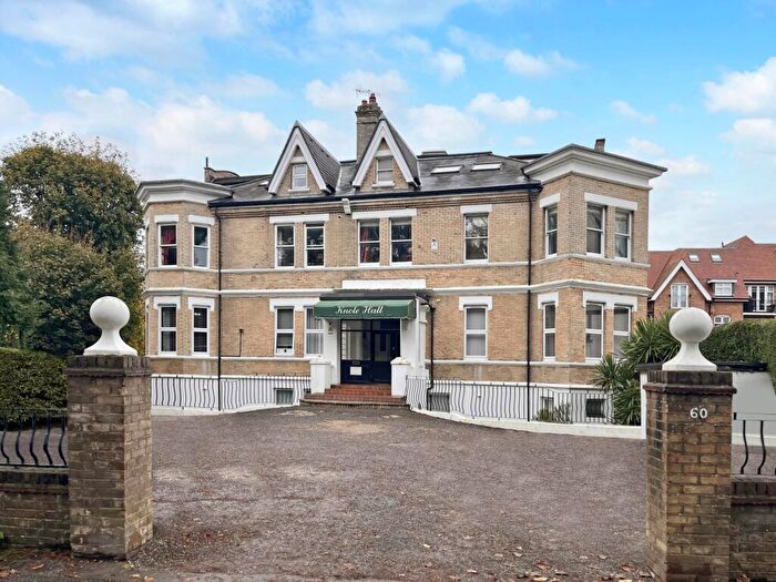 1 Bedroom Apartment For Sale In Close East Cliff, Bournemouth, BH1