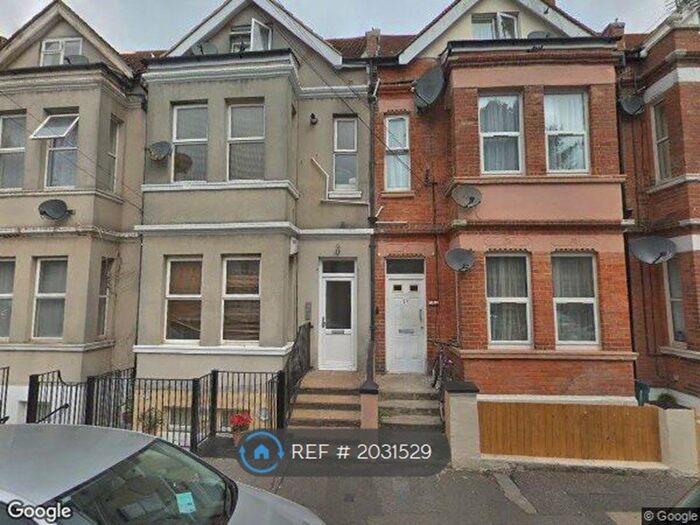 2 Bedroom Flat To Rent In Windsor Road, Bournemouth, BH5