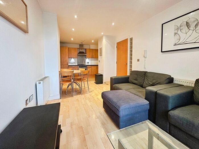 2 Bedroom Flat To Rent In Cromwell Court, Leeds, LS10