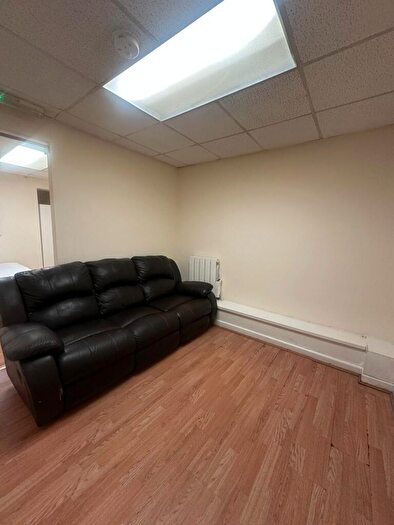 Studio To Rent In Flat Guildford House, - Guildford Street, Luton, LU1