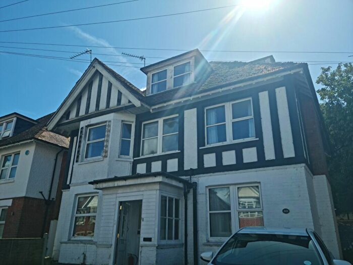 8 Bedroom Detached House To Rent In Bed Student House In Winton, BH3