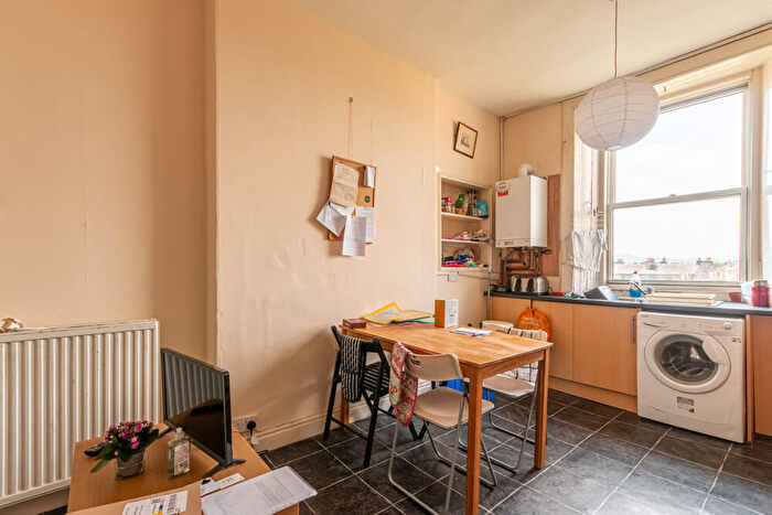 3 Bedroom Flat To Rent In L – South Oxford Street, Edinburgh, EH8