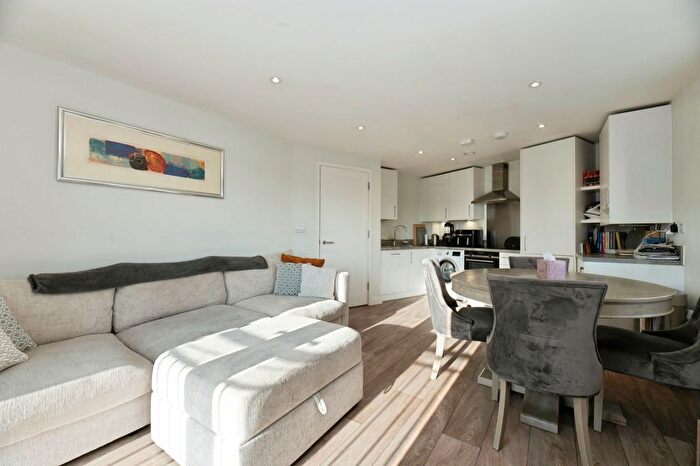 1 Bedroom Flat For Sale In Thornton Close, Leatherhead, Surrey, KT22