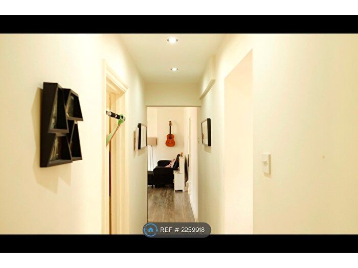 2 Bedroom Flat To Rent In East Dulwich State, London, SE22