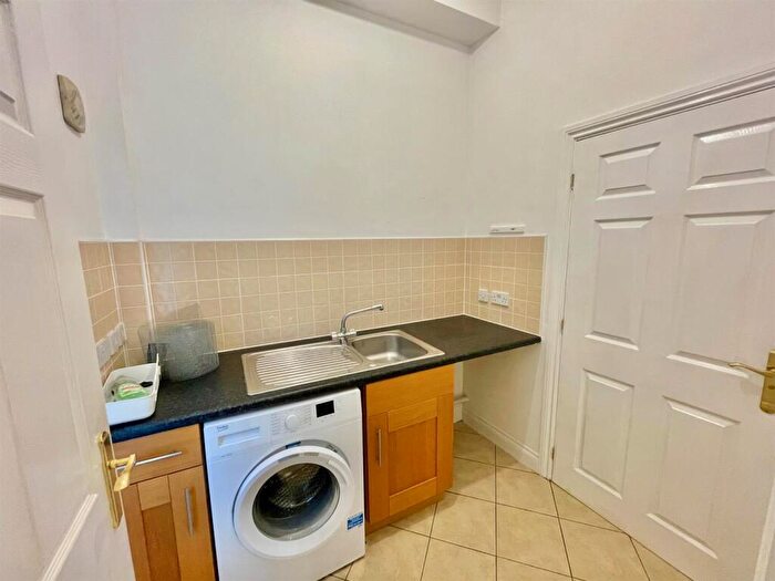 3 Bedroom Terraced House For Sale In Mosquito Way, Hatfield, AL10