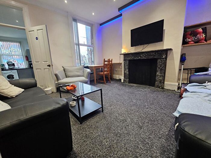 8 Bedroom House To Rent In Brudenell Road, Leeds, LS6