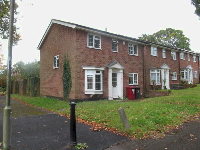 4 Bedroom Detached House To Rent In Whitby Drive, Reading, RG1
