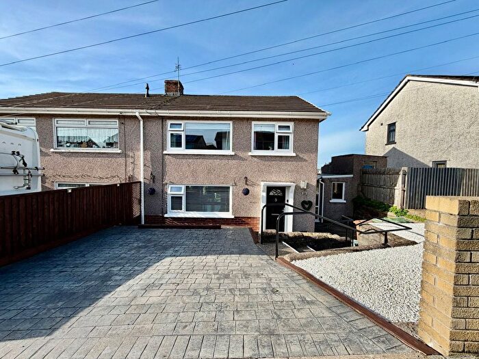 3 Bedroom Semi Detached House For Sale In Broadmead, Pontllanfraith, Blackwood, NP12