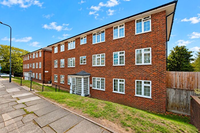 2 Bedroom Apartment For Sale In Lantern Close, Wembley, HA0