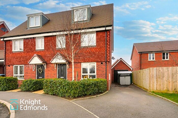 4 Bedroom Semi Detached House For Sale In Edmett Way, Maidstone, ME17