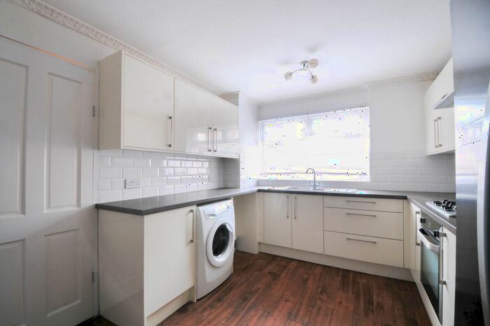 3 Bedroom Town House To Rent In Maple Close, Salford, M6