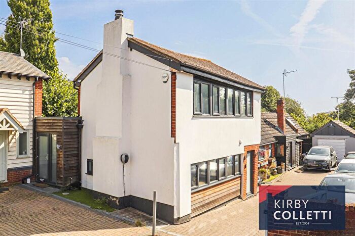 2 Bedroom End Of Terrace House For Sale In Hogges Close, Hoddesdon, EN11