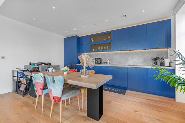 2 Bedroom Flat To Rent In Agar House, Goodluck Hope Orchard Place, E14