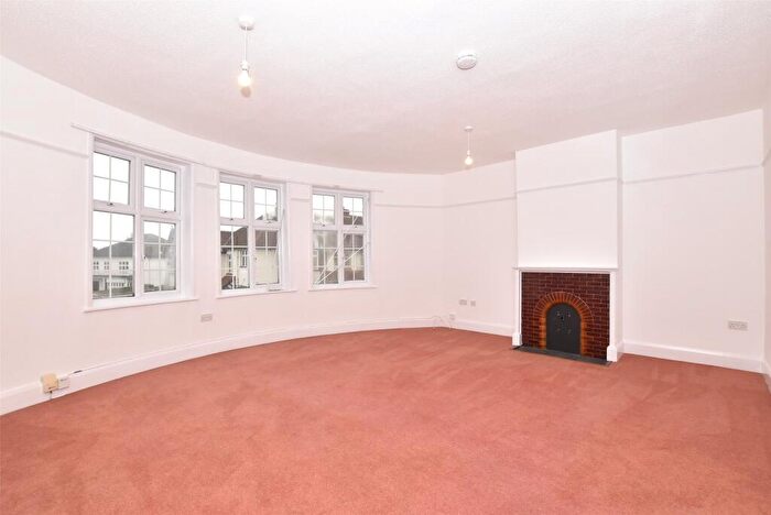 3 Bedroom Maisonette To Rent In Henleaze Road, Bristol, BS9