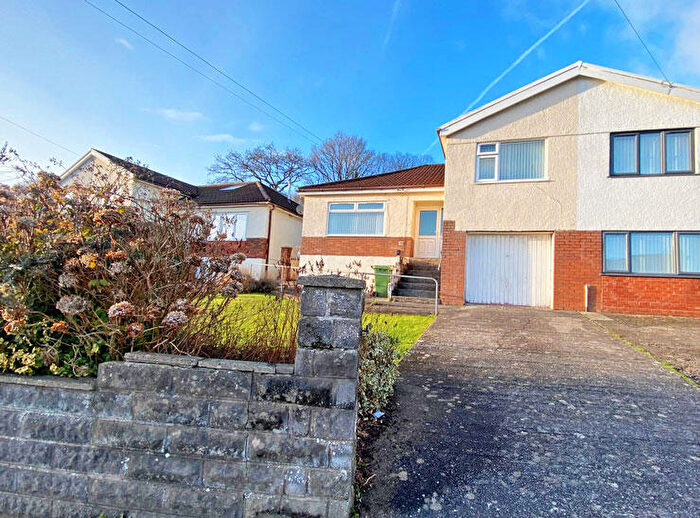 2 Bedroom Semi-Detached Bungalow For Sale In The Avenue, Ystrad Mynach, Hengoed, CF82