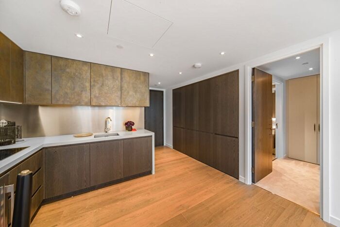 2 Bedroom Flat To Rent In Carnation Way, London, SW8