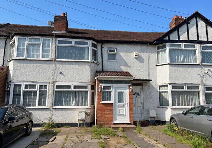 3 Bedroom Terraced House For Sale In Salt Hill Way, Slough, Buckinghamshire, SL1