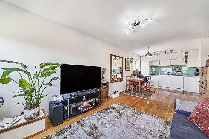 2 Bedroom Flat For Sale In Austin Road, Battersea, SW11