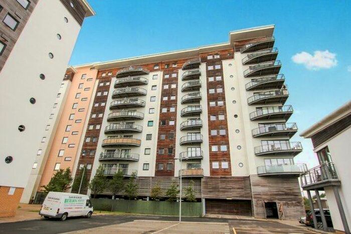 3 Bedroom Flat To Rent In Picton, Cardiff, CF11