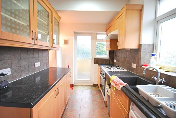 1 Bedroom Maisonette For Sale In Heather Park Drive, Wembley, HA0