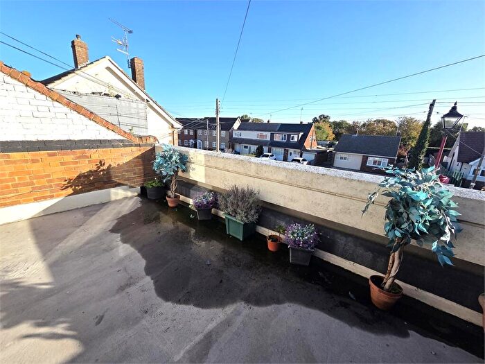2 Bedroom Maisonette To Rent In Ferry Road, Hullbridge, Hullbridge, SS5