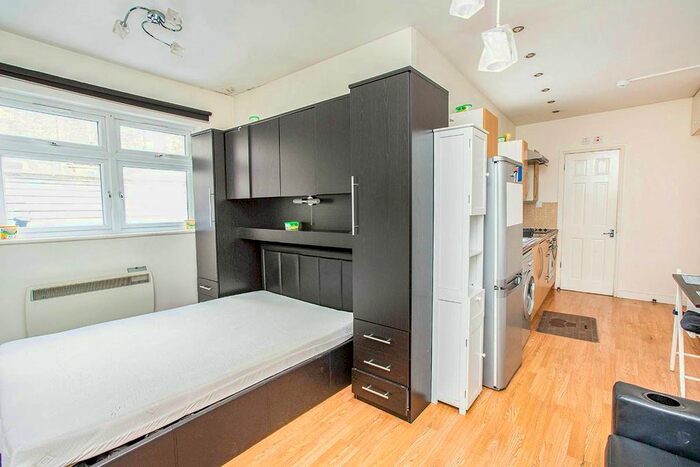 1 Bedroom Flat To Rent In Barking Road, London, E13
