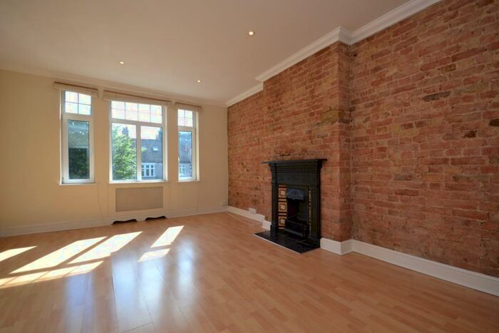 2 Bedroom Flat To Rent In Queen Anne Avenue Bromley, BR2