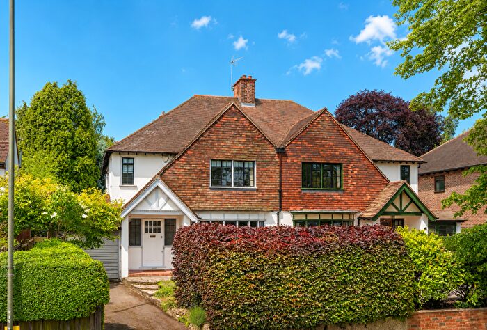 3 Bedroom Semi-Detached House For Sale In Park Avenue, Bromley, BR1