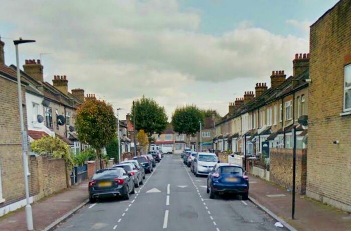 3 Bedroom Maisonette To Rent In Becket Avenue, Barking, East Ham, London, E6