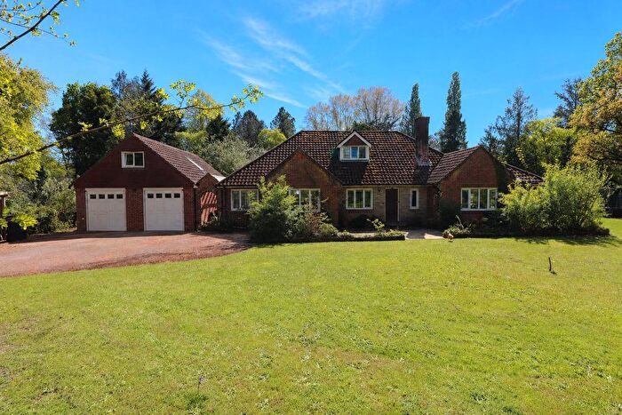 6 Bedroom Detached House For Sale In Woodlands Road, Ashurst, Hampshire, SO40
