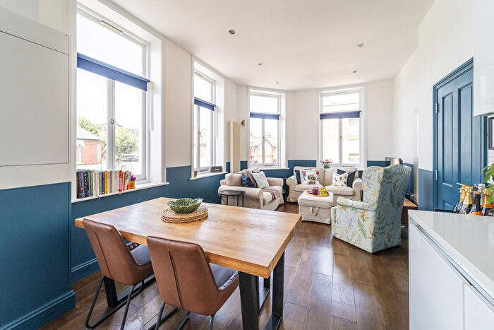 2 Bedroom Apartment For Sale In Spring Apartments, Nightingale Lane, N8