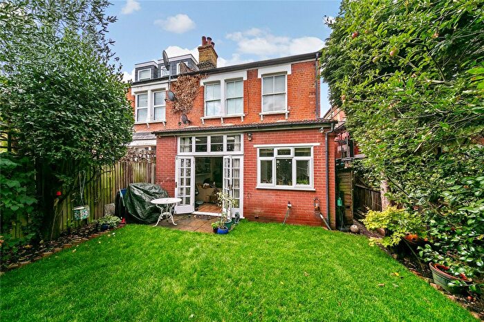 2 Bedroom Flat For Sale In Cresswell Road, East Twickenham, TW1