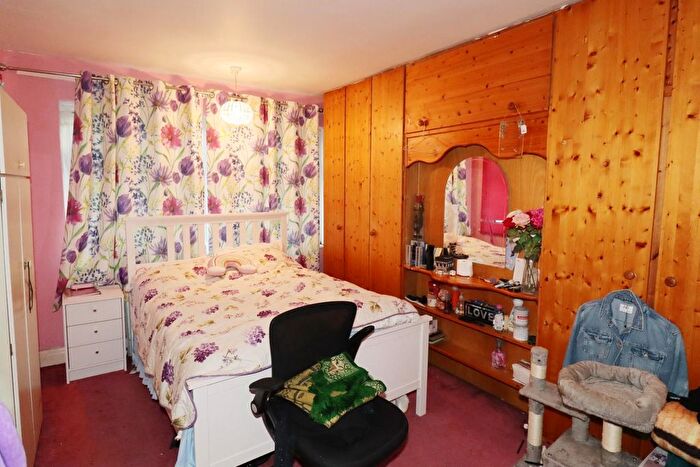 5 Bedroom Semi Detached House For Sale In Westward Way, Kenton, Harrow., HA3