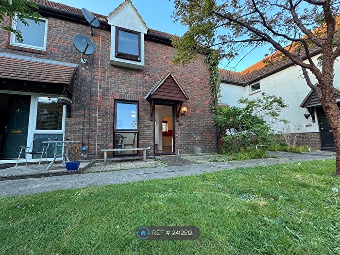 1 Bedroom Terraced House To Rent In Abbey Garden, London, SE16