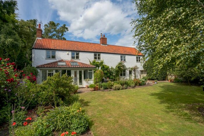 5 Bedroom Farmhouse For Sale In The Street, West Somerton, Great Yarmouth, NR29