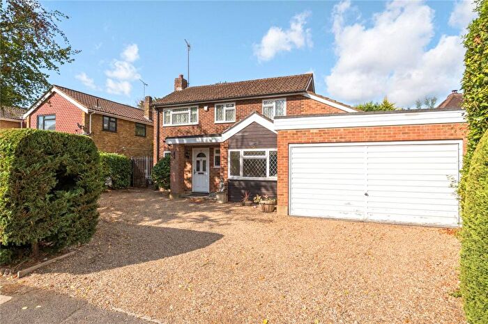 3 Bedroom Detached House For Sale In Eastwick Road, Walton-on-Thames, KT12