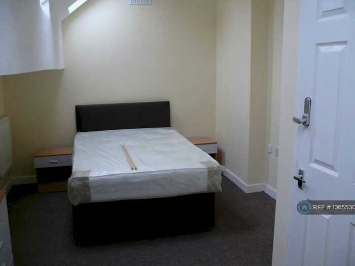 5 Bedroom Semi-Detached House To Rent In Duchess Road, Sheffield, S2