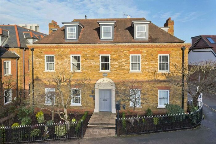 1 Bedroom Flat To Rent In Baker Street, Weybridge, Surrey, KT13