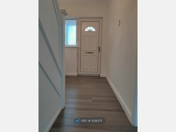 3 Bedroom Semi-Detached House To Rent In Long Lane, Staines-Upon-Thames, TW19