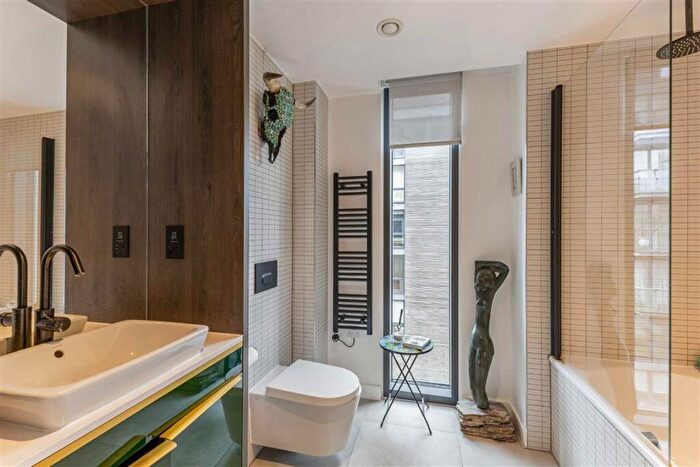 3 Bedroom Flat For Sale In Jasper Walk, Old Street, N1 - Photo 10