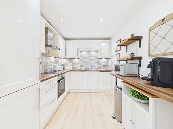 2 Bedroom Flat For Sale In Sibley Court, Beckenham Grove, Bromley, Kent, BR2