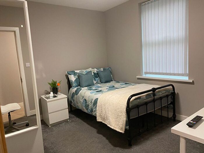6 Bedroom End Of Terrace House To Rent In Dunkirk Road, Nottingham, NG7