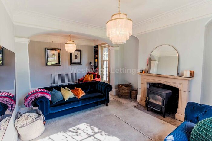 5 Bedroom Detached House To Rent In Buxton Road, Leek, ST13