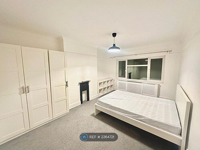 2 Bedroom Flat To Rent In Bunns Lane, London, NW7