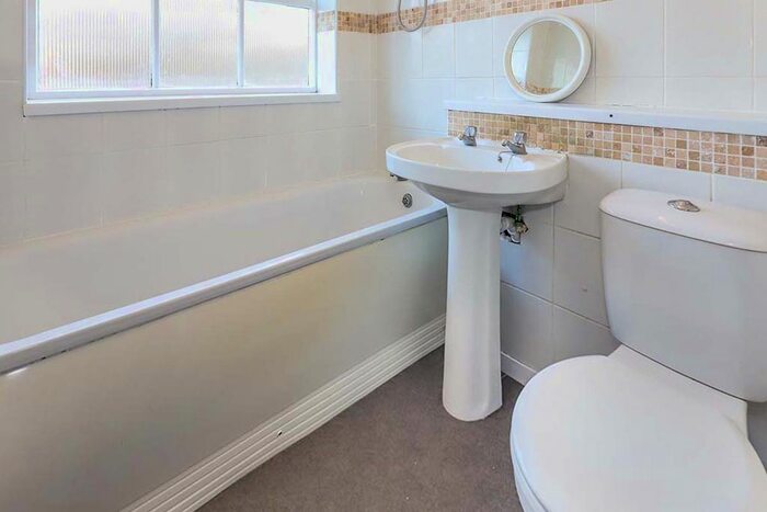 2 Bedroom Maisonette For Sale In Gainsborough Drive, Perton Wolverhampton, West Midlands, WV6