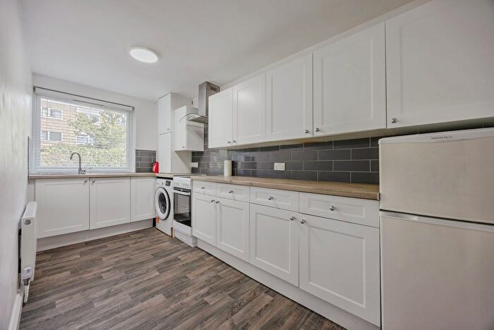 2 Bedroom Flat For Sale In Warham Road, South Croydon, CR2