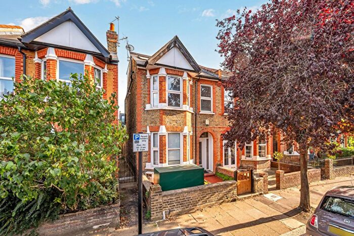 2 Bedroom Flat To Rent In Clitherow Avenue, Hanwell, W7