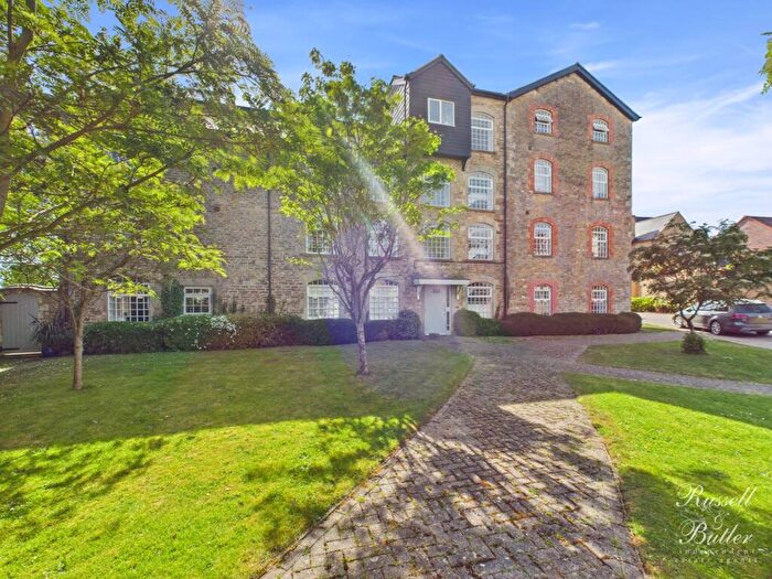 2 Bedroom Apartment For Sale In Westbury Mill, Westbury, NN13