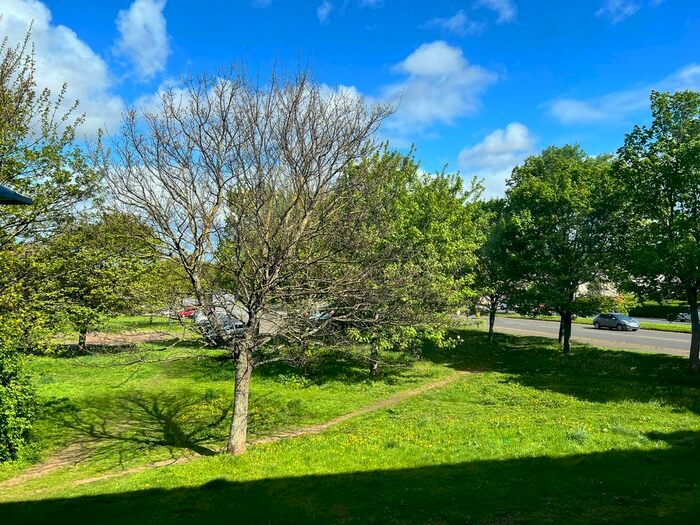 2 Bedroom Flat To Rent In Broomview Path, Edinburgh, EH11